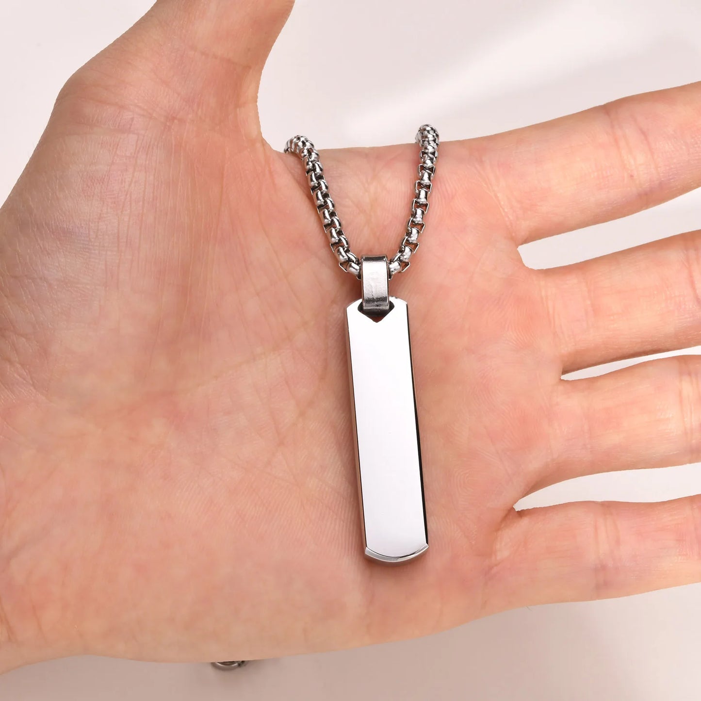 Liebesbeweis Kette – Bar-Anhänger mit Initialen